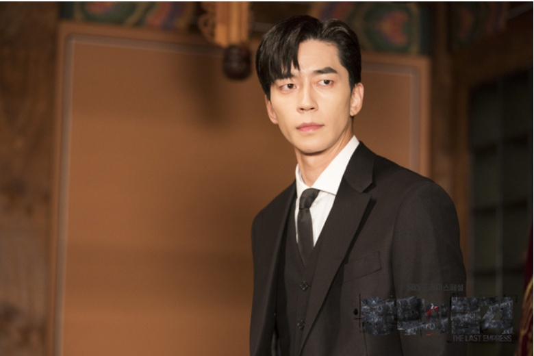 이엘리야 불태운 '황후의품격' 신성록 "여러분께서 기다려주신 이혁" 장나라보다 연하, 나이 얼마?