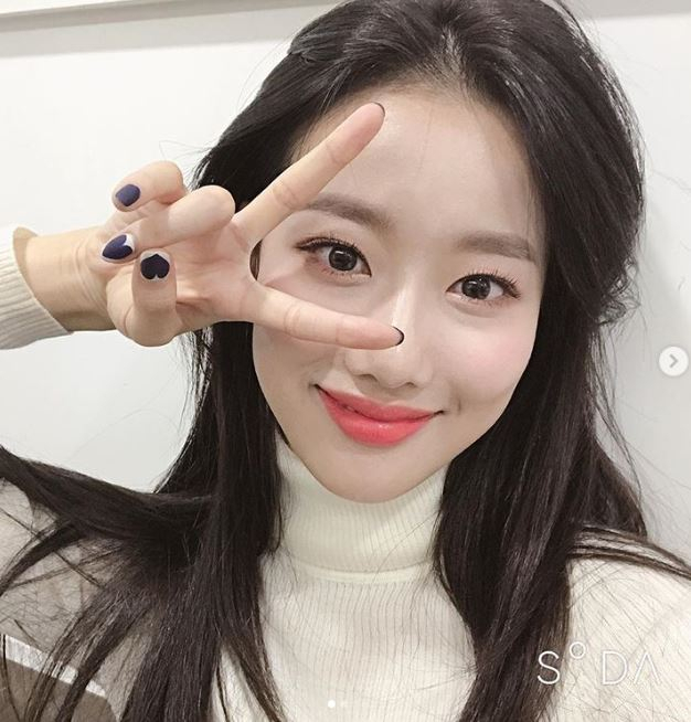 에이프릴 이나은 일상모습 어떻길래? "여신이 따로 없네" 여친짤 '화제'