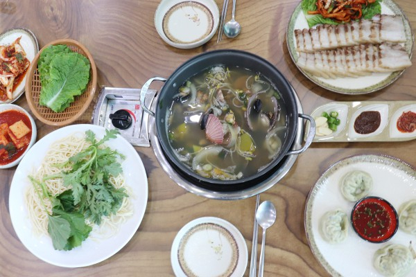안면도 맛집, 싱싱한 해산물이 듬뿍 '전통딴뚝칼국수'