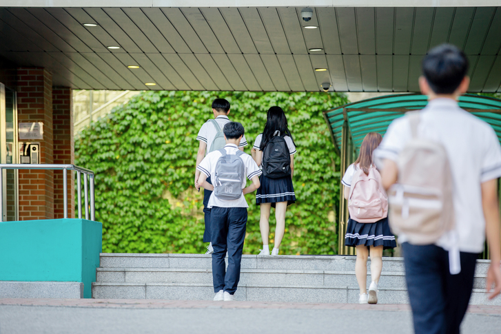 [☞핫키워드] 타미플루, 미성년자들에게 유독 환각증세..'일본에서는 자살약으로 불린다고?'