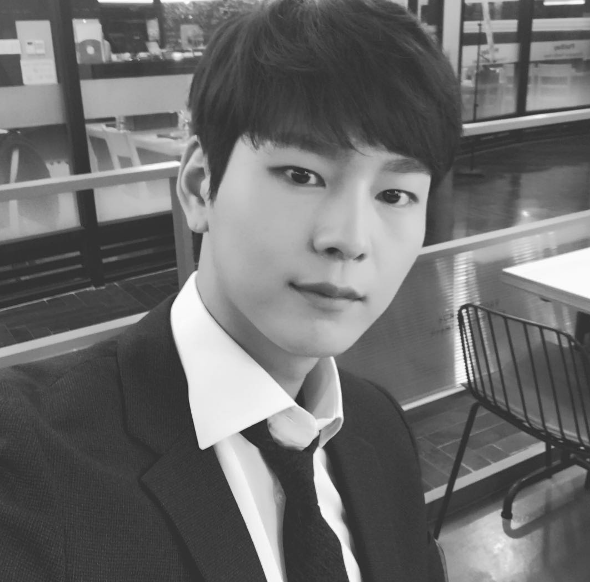 [스타☆톡] '최고의 치킨' 박선호, 훈훈한 매력에 심쿵...'나이+키+출연작은?'
