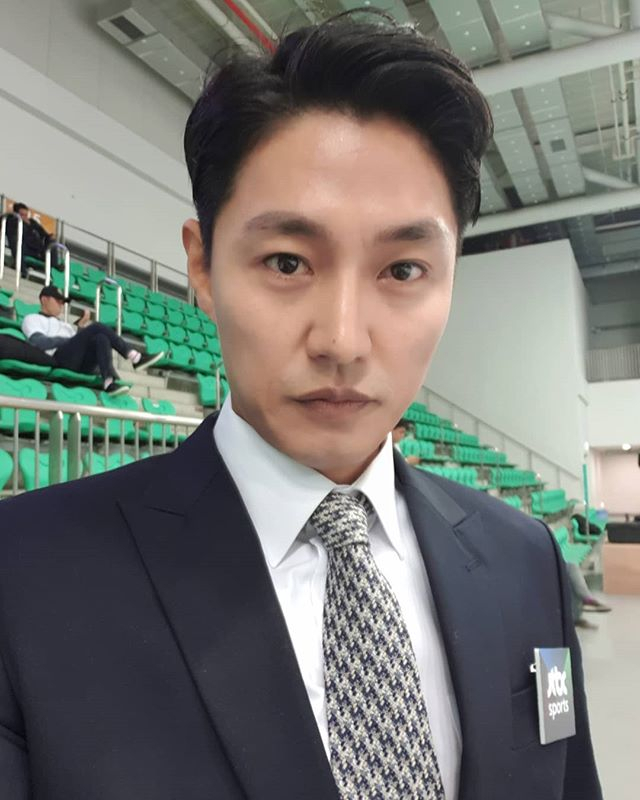 최현호 배우인데 '금메달'? 국대급 피지컬 드러나는 수트핏에 '심쿵'.. 최현호 부인 홍레나 국적·나이 화제