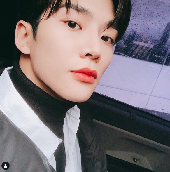 SF9 로운, 아이돌·배우 넘나드는 꽃미모 화제…얼굴 영재 클라스 비결은?