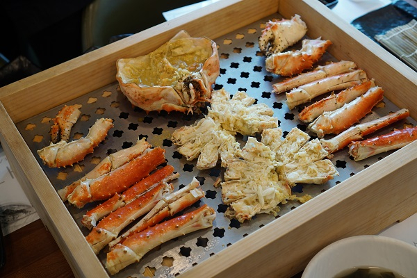 대게, 본격적으로 껍질 속에 살이 차는 것은 1월, 강원도맛집 주문진 신대게나라에서 대게 맛볼 수 있어