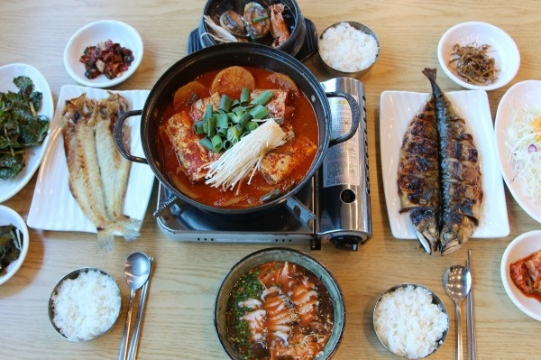 재방문 고객이 많은 제주도 산방산탄산온천 맛집 '신옛촌 본점', 향토음식 선사