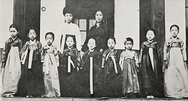고종의 고명딸 '덕혜옹주' 누구? 일제 치하 속 비운의 인물…정신분열과 몽유병 앓아