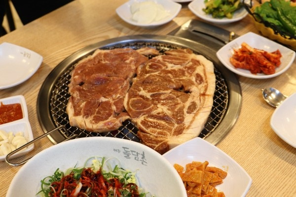 제주도 공항근처에 위치한 맛집? '제주돌담촌', 단체손님 셔틀버스 운행