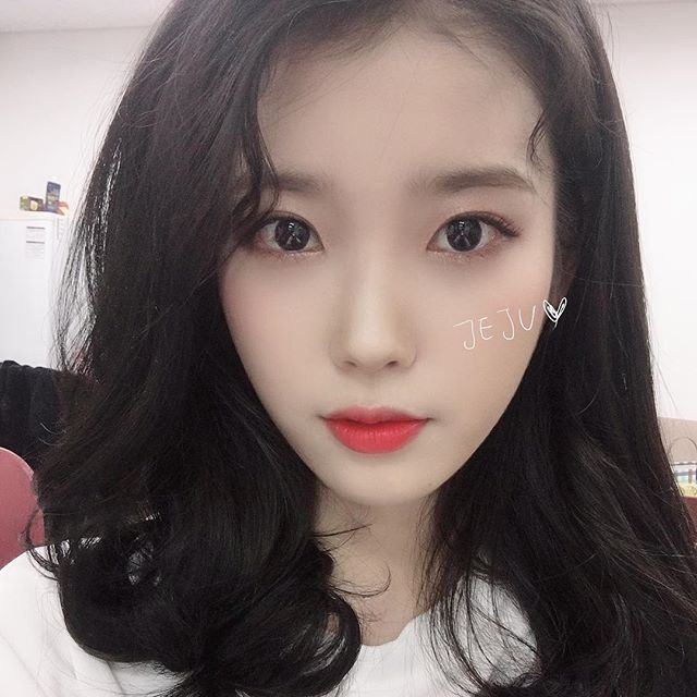 아이유 투기 후 근황 알리며 "아주 작은 일에도 눈물이 나와"… 건물 내부는 온통 팬들 선물, '미담' 추가
