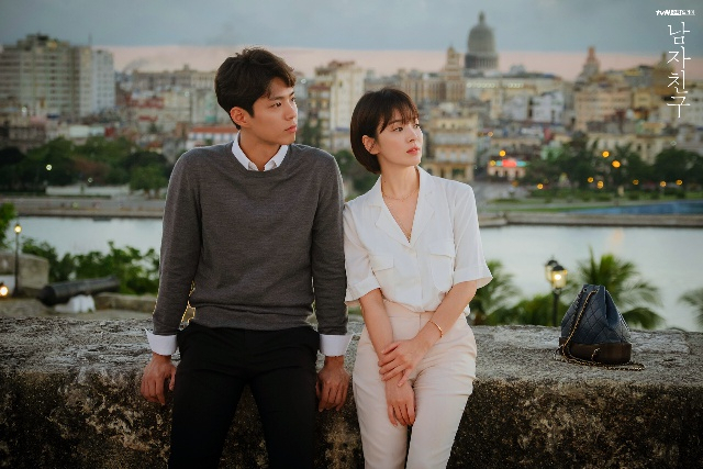 송혜교♥박보검, 데이트 후 뜨거운 침대키스, 송중기 반응은? 나이차이, 단발, 패션 화제