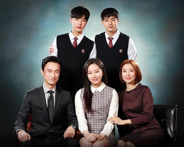 '스카이(SKY)캐슬' 관계자 CP 피셜에  '캐슬러'들 대멘붕.. "포스터 의미 없다" 왜?