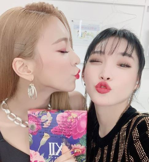 [스타☆톡] 엠카운트다운 어차피 1위는 "청하 벌써 12시?" 쇼챔이어 또 1위 할 수 있을까