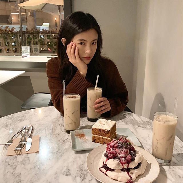 이광수의 여자 이선빈, 나이차이 얼마? 롱패딩으로 가려도 드러나는 완벽몸매.. 런닝맨 열애설 떡밥도 재조명