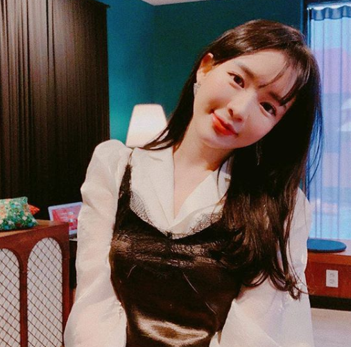 '연애의 맛' 김진아 인스타, 성숙해진 흑발 요정 근황…김정훈과 14살 나이차이, 직업은 아나운서?