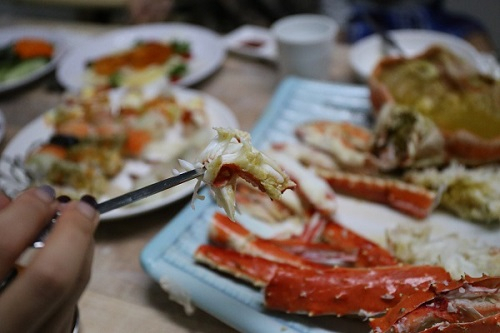 각종 모임 메뉴가 고민된다면, 이천 맛집 '게랑회랑'에서 대게와 함께 푸짐한 식사 가능해