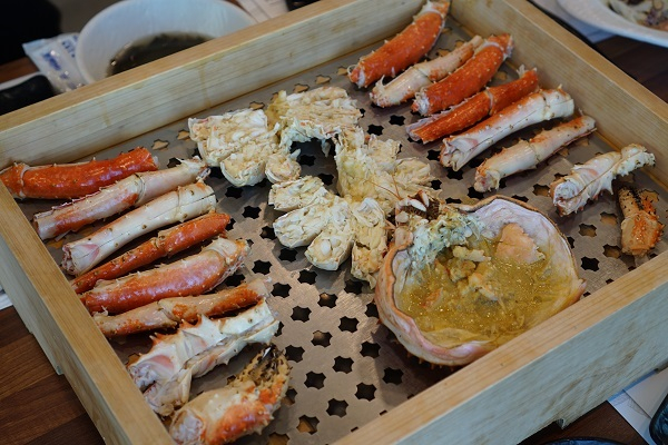강원도에서 최대 규모로 대게 유통하는 신대게나라에서 제철 살이 꽉찬 대게 맛볼 수 있어