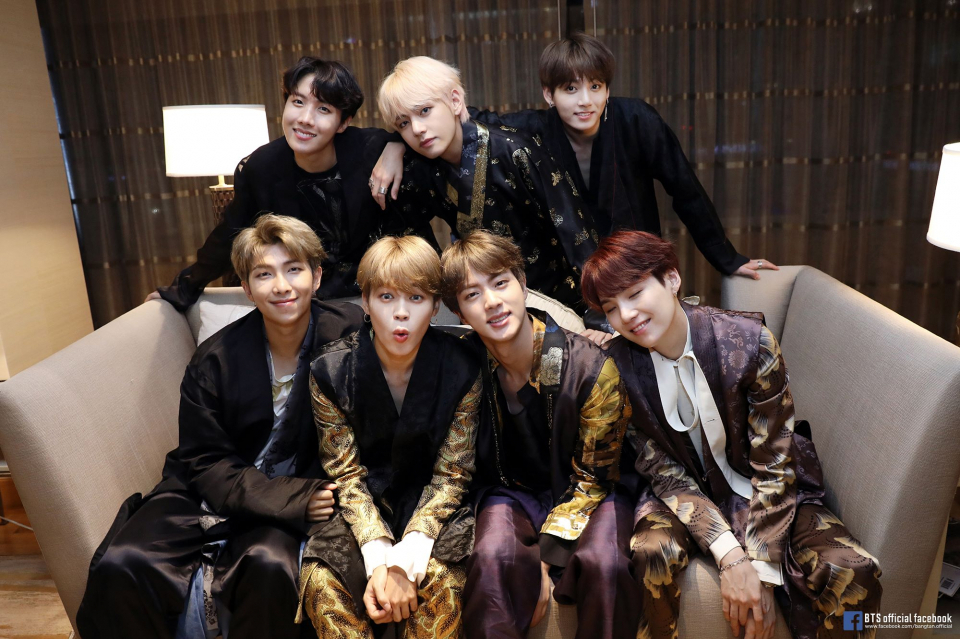 [스타☆톡] 방탄소년단 빅히트샵 화양연화 소식에 관심 폭주···방탄소년단 영화·웹툰·인형 출시 코카콜라 스페셜 에디션도