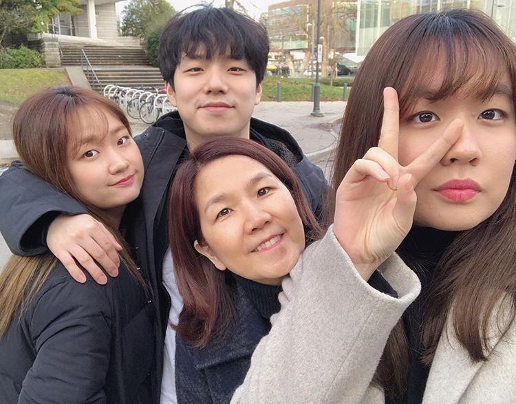 '두번째 서른' 이성미 근황, 아들+딸과 "행복한 시간".. 방송 후에도 미혼모, 이혼사유, 나이 관심 여전