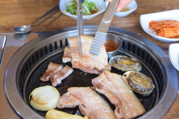 품질 좋은 제주산 고기 사용하는 제주 애월해안도로 맛집 '백번가든'