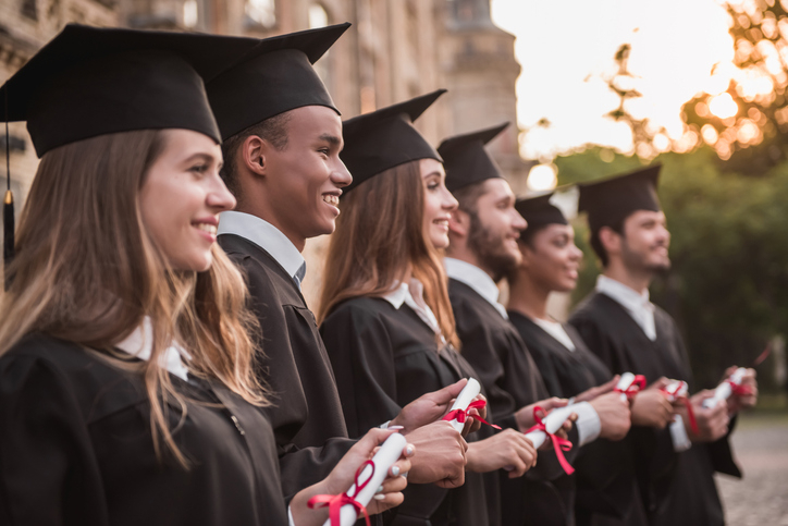 재롱잔치·학예회·졸업식 꽃다발로 드라이플라워 대신, '사탕꽃다발 만들기' 인기