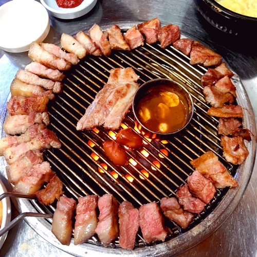 제주맛집, 제주 현지인들과 관광객들이 재방문하는 '저팔계깡통연탄구이'