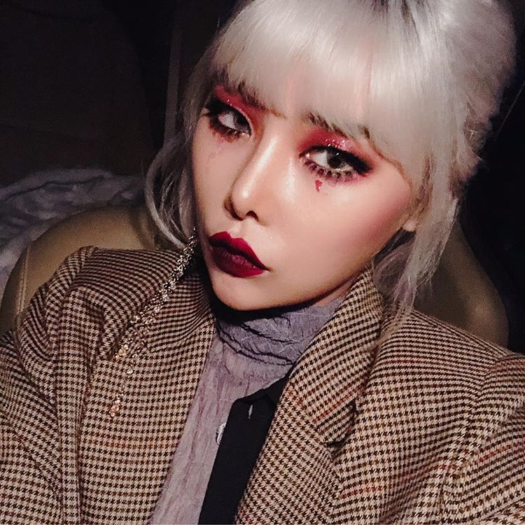 '킬빌' 치타, 백발 단발에 립까지 새빨갛게.. 치타 남자친구는 ooo 닮은 꼴? 기럭지도 연예인급