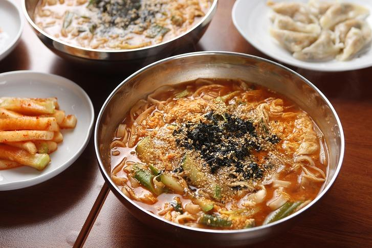 추운 겨울 생각나는 뜨끈한 국물, 백종원표 멸치칼국수와 장칼국수 만들기