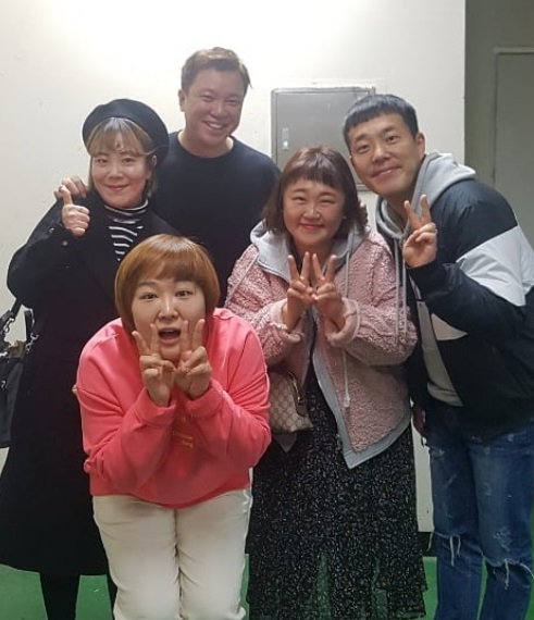 김민기, 살 쪽 빠진 새신부 홍윤화와 한 몸인듯? 어딜가도 붙어 있는 닭살 부부