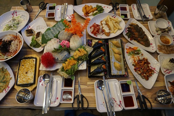 겨울 철 살이 오른 대게와 홍게 및 신선한 해산물을 강릉에서 당일 직송, 인천에서 가장 저렴한 해산물 부평맛집 '주문진대게회타운'