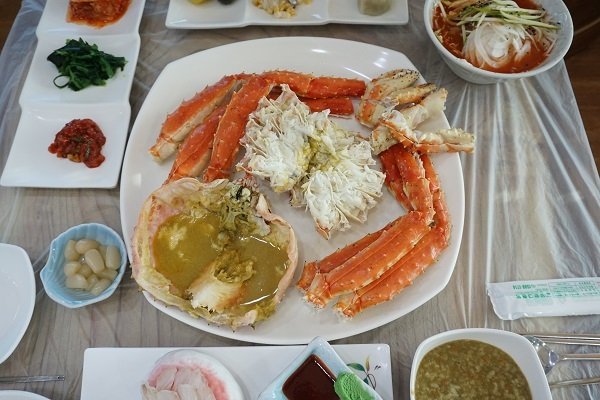 속초맛집'비치 대게 직판장', "유통마진 줄여 저렴한 대게 마음껏 먹을 수 있어"…'겨울 별미 메뉴도 인기'