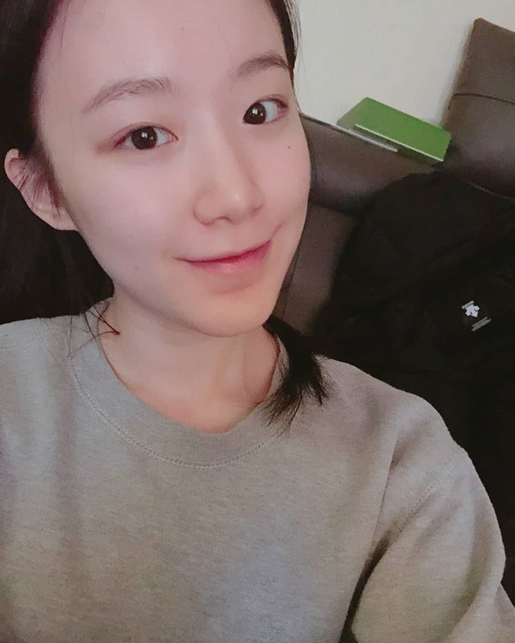 (여자)아이들 슈화 민낯으로 근황 공개에 반응 '폭발'.. 나이는? 늘씬한 몸매에 '1등 이유 있었네'