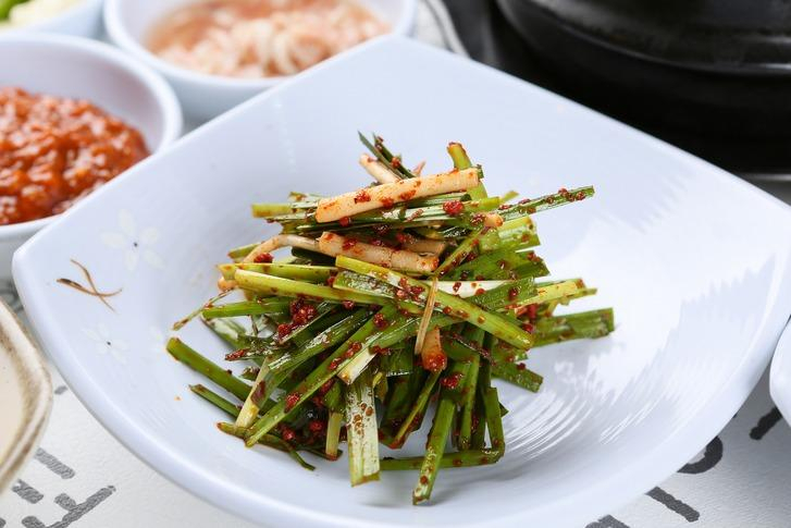 부추는 간과 정력의 채소? 맛있게 먹을 수 있는 백종원 부추 겉절이 레시피까지