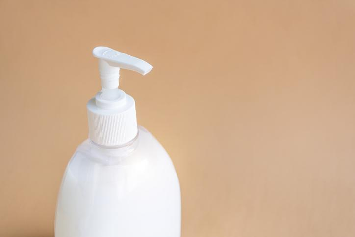 두피 뾰루지·각질 유발하는 '지루성피부염' 치료 및 관리법은?