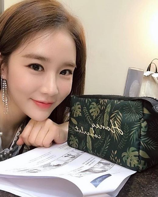 유인나 지금과 180도 다른 과거사진 '화제' 과거 지현우와 결혼설까지 불거졌으나 결별한 이유는?