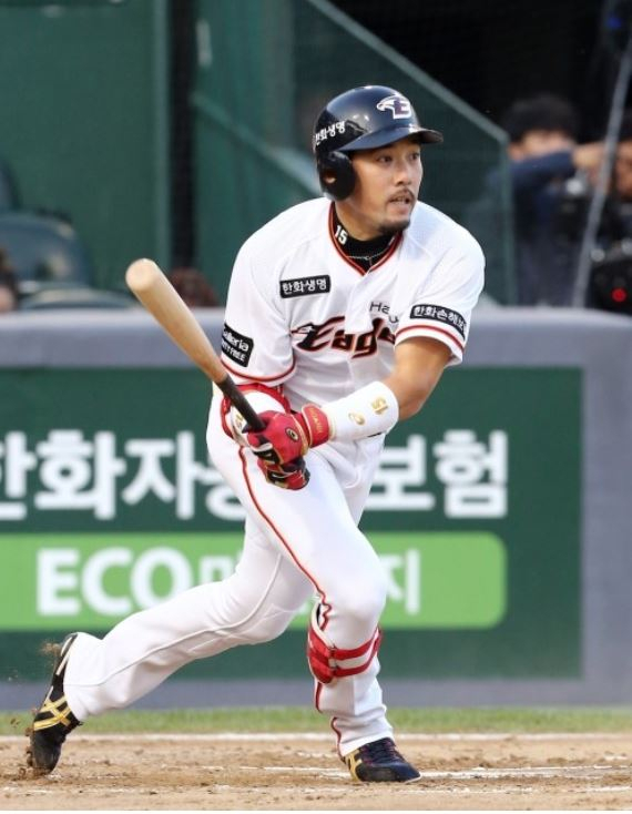 이용규 연봉은? "올해도 가을야구 이끌겠다" 포부 밝혔다…한화 이글스와 밀당 끝에 "잔류 결정"