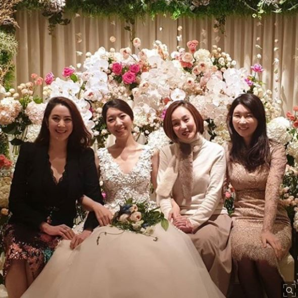 이필모♥서수연, 정식 부부됐다…서수연 임신설 진실은? 서수연 나이•집안•직업 '결혼식 사진 보니'