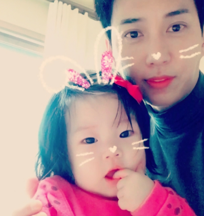 김원준, 붕어빵 딸과 럽스타그램 달달...14살 나이차이 검사 아내와 결혼