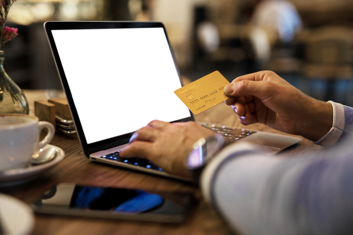 카카오페이 VS 네이버페이, 충전·송금·체크카드까지… 사용법 알아보고 간편하게 결제하기