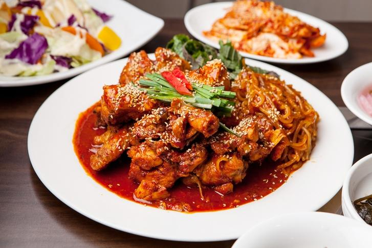집에서 쉽게 해먹을 수 있는 닭갈비…춘천이 닭갈비로 유명해진 이유?