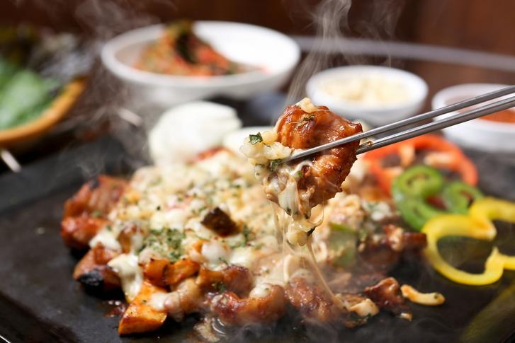 집에서 쉽게 해먹을 수 있는 닭갈비…춘천이 닭갈비로 유명해진 이유?