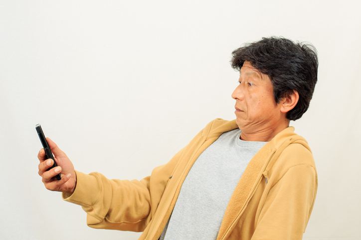 노안 오면 생기는 '원시' 방치하면 '약시' 될 수도..원시 증상과 노안 치료방법은?