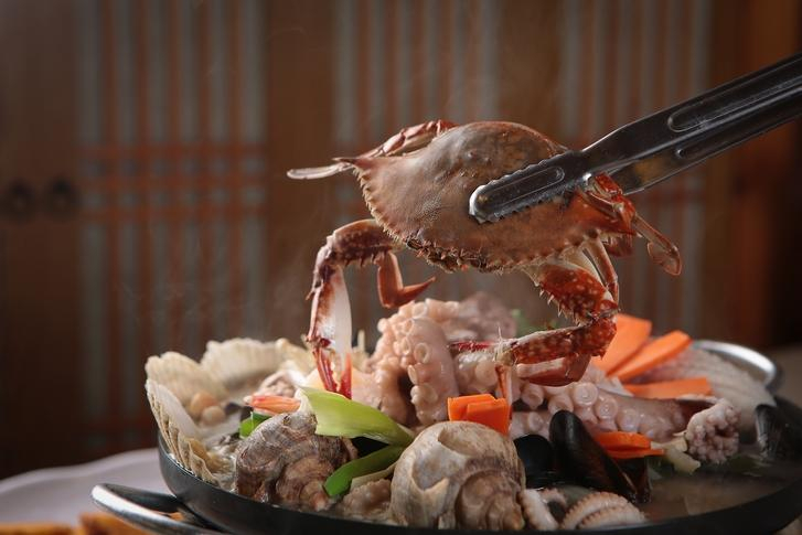 꽃게탕·간장게장·꽃게찜 등으로 즐길 수 있는 꽃게 제철은 암컷과 수컷에 따라 다르다?