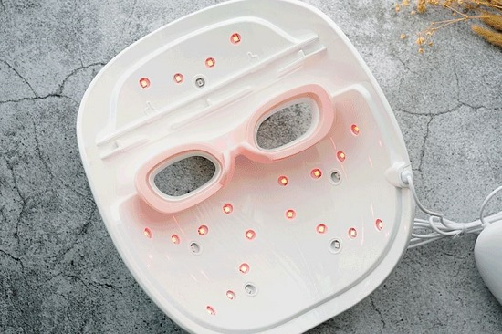 탄력에 좋은 달팽이크림 'LED 마스크'와 함께라면 효과만점