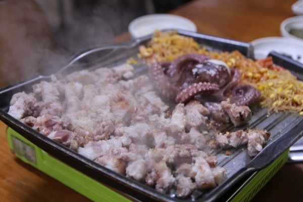 토박이가 운영하는 제주 애월 공룡랜드 맛집 '누렁소앤도새기', 편리한 관광과 음식을 한번에