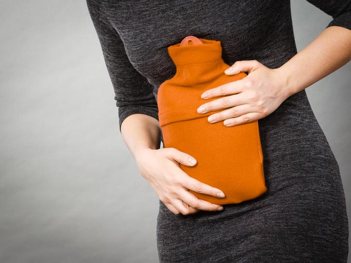 [생리통 심할 때] 콕콕 괴로운 통증…생리통 심할 때 자세와 대처법은?