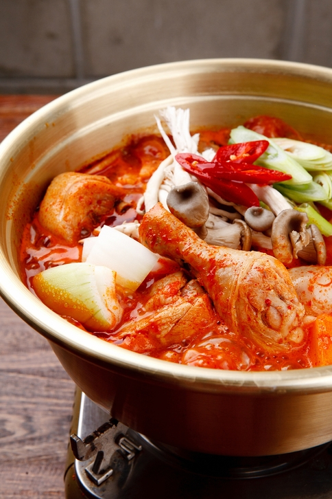 '고기와 해산물의 만남?' 꽃게닭볶음탕 맛집 어디?...위치+가격은?