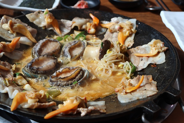 부산의 별미 '갈삼구이' 조개와 삼겹살 함께 맛볼 수 있는 광안리 맛집
