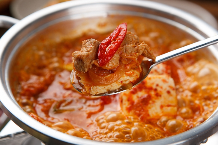 [저녁메뉴추천] 맛집 부럽지 않은 '백종원 돼지고기 김치찌개 맛있게 끓이는 법' 황금레시피