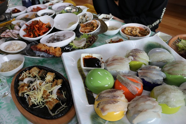 김포 대명항 맛집 '목포군산횟집', 제철맞이 신선한 해산물 선보여 눈길