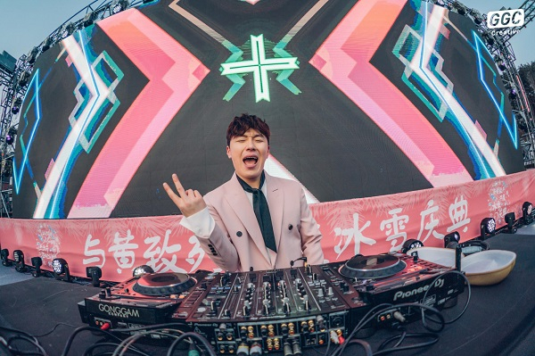 'DJ KWANI', '2019 황치열과 함께하는 스노우페스티벌 DJING 퍼포먼스 공연'