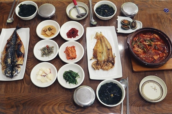 전통있는 제주 중문 주상절리 맛집 '중문대들보'... "저렴한 정식 식사 선보여"